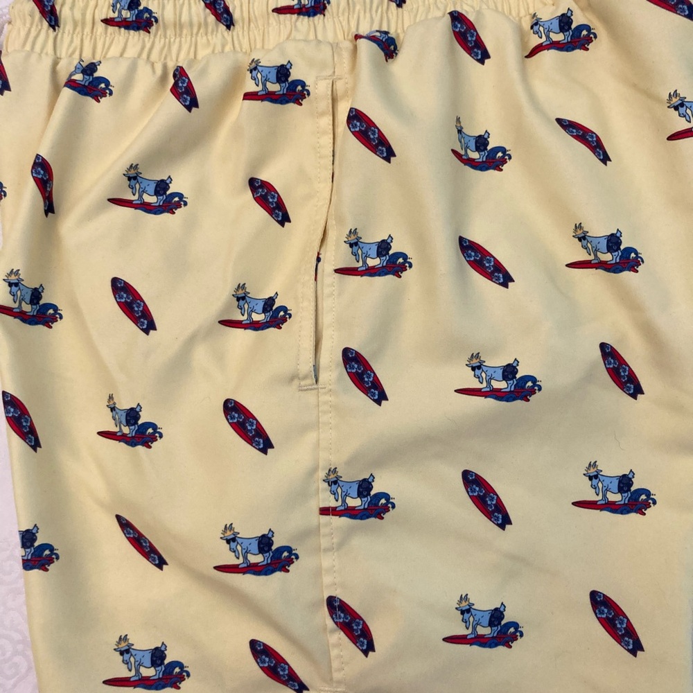 GOAT Men’s small surfboard print - Picture 5 of 9